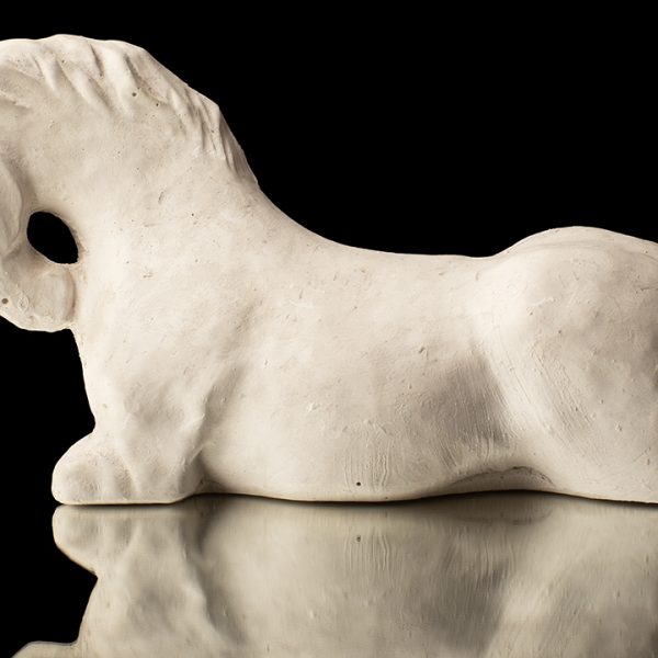Caballo recostado