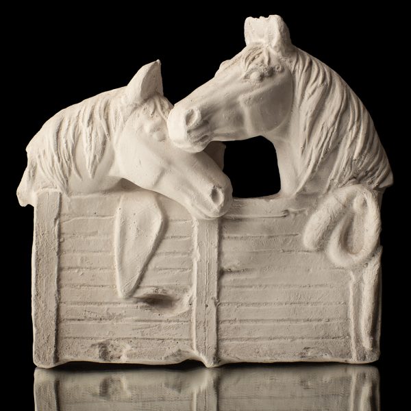 Dos caballos en caballerizas